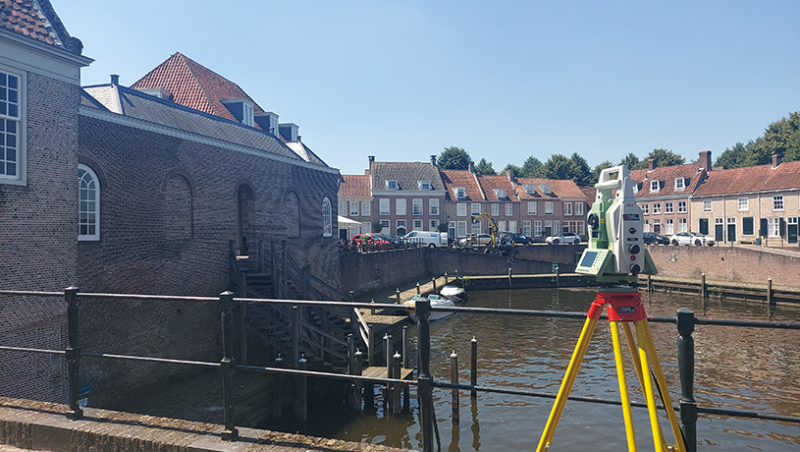 Total station meting achterzijde van de Visbank